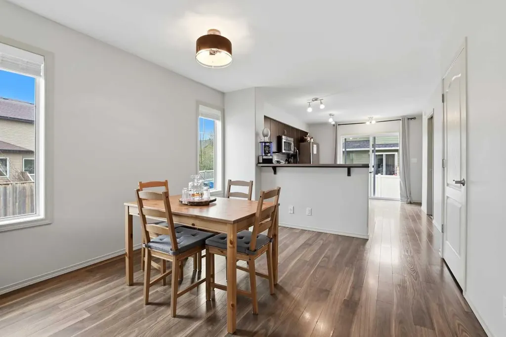 30 Carleton Avenue Red Deer AB T4P 0M8