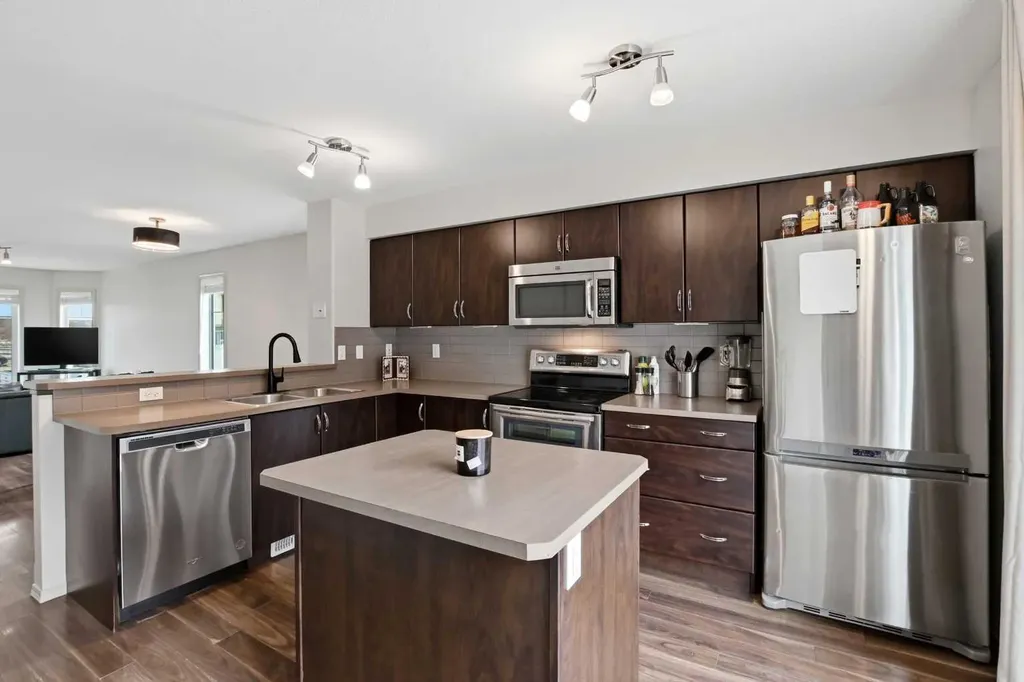 30 Carleton Avenue Red Deer AB T4P 0M8