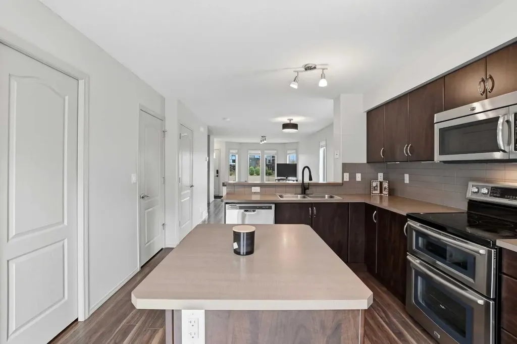 30 Carleton Avenue Red Deer AB T4P 0M8