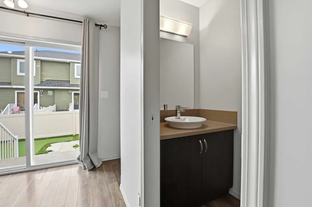 30 Carleton Avenue Red Deer AB T4P 0M8