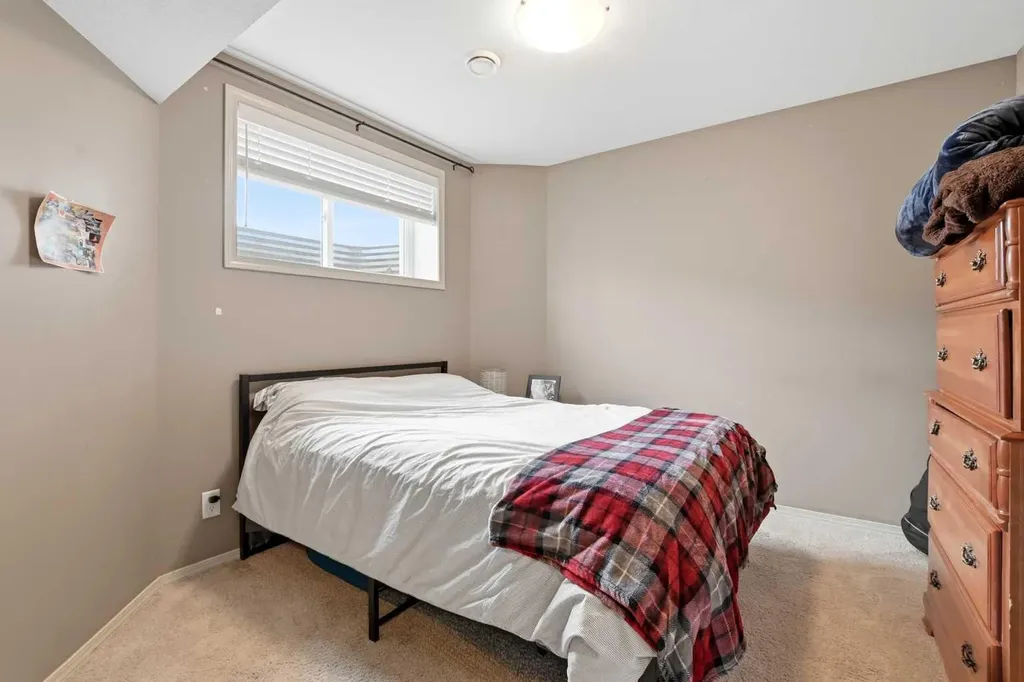 30 Carleton Avenue Red Deer AB T4P 0M8