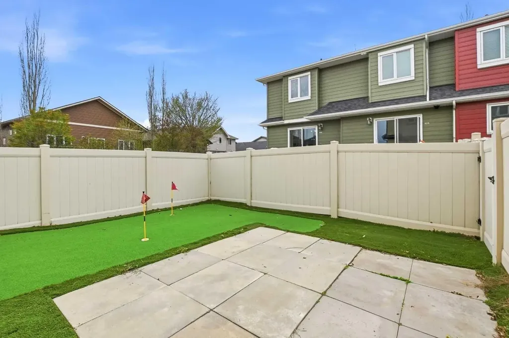 30 Carleton Avenue Red Deer AB T4P 0M8