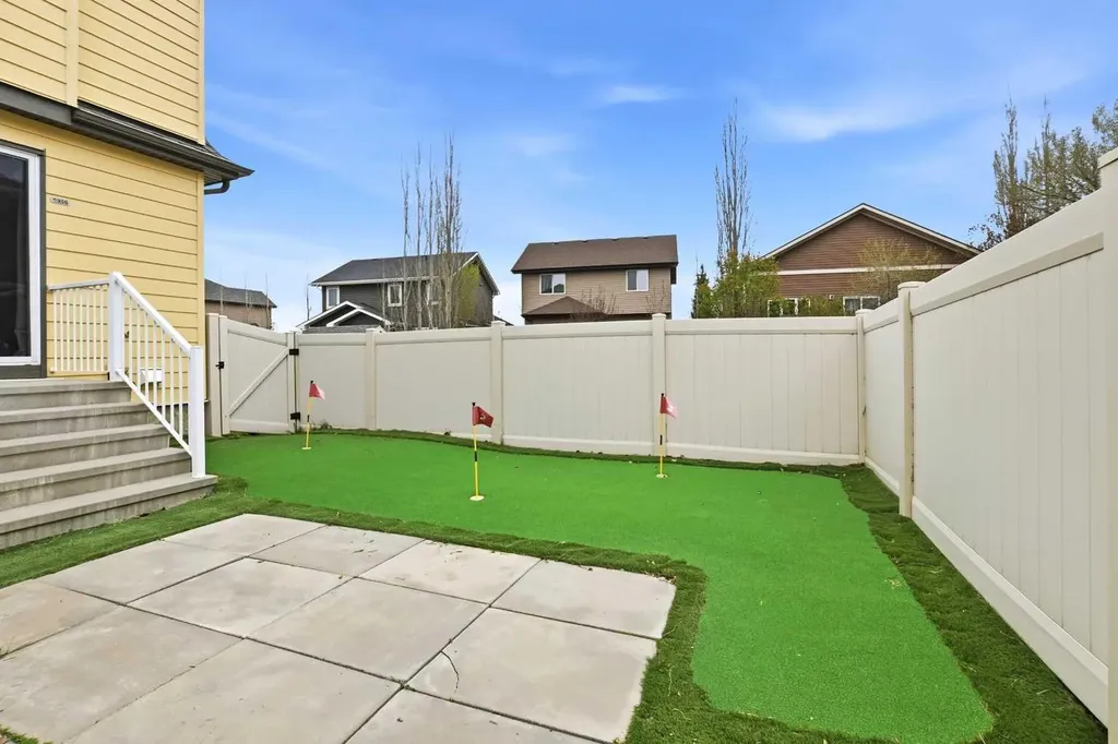 30 Carleton Avenue Red Deer AB T4P 0M8