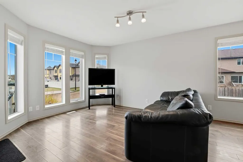 30 Carleton Avenue Red Deer AB T4P 0M8