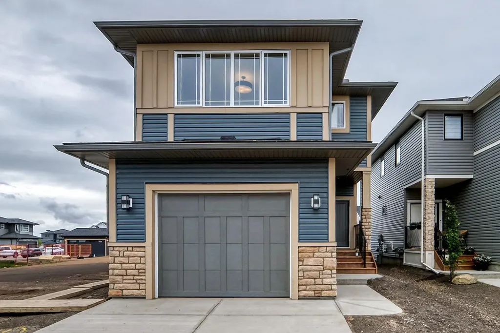 96 Fireside Common Cochrane AB T4C 3J1