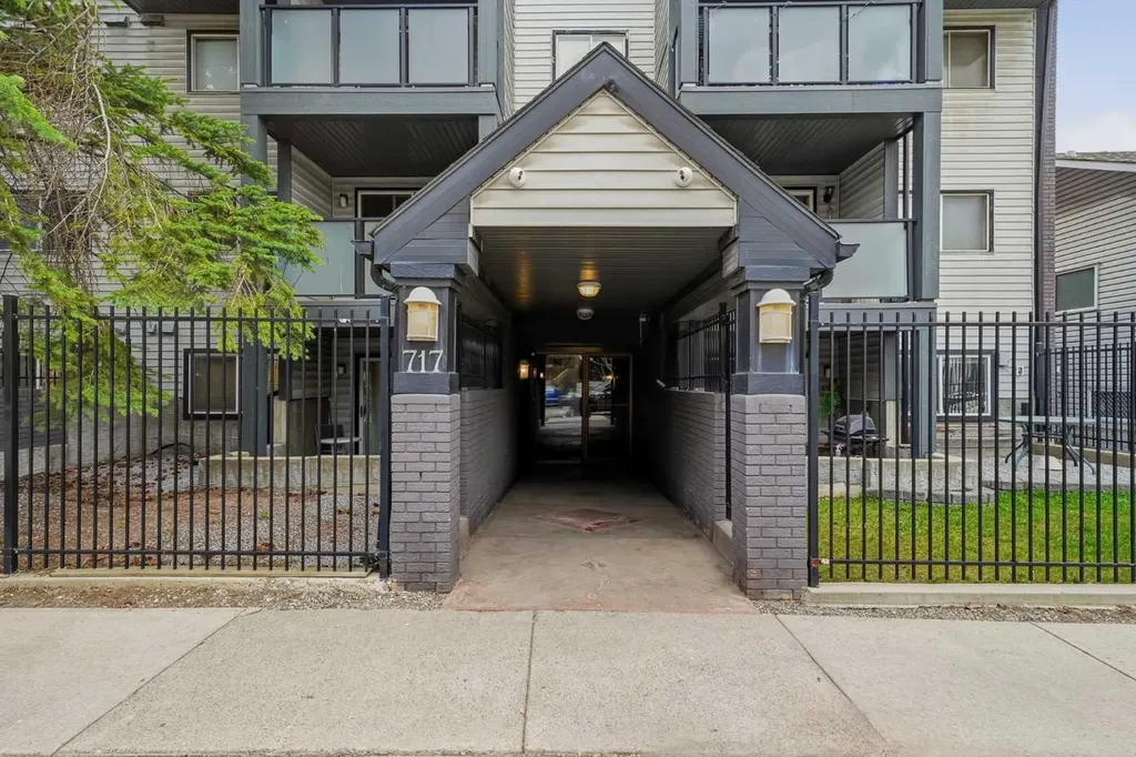 717 4a Street NE Calgary AB T2E 3W1