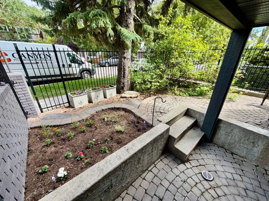 717 4a Street NE Calgary AB T2E 3W1
