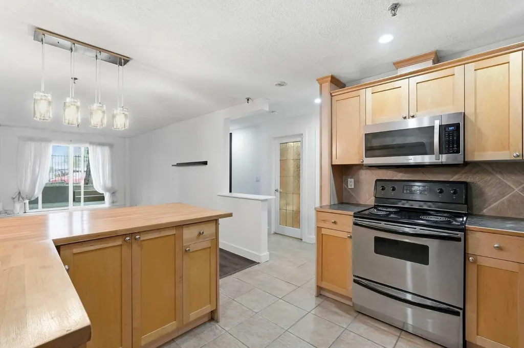 717 4a Street NE Calgary AB T2E 3W1
