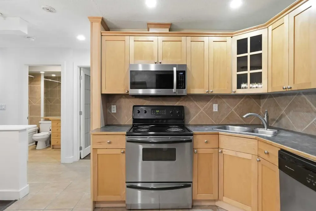 717 4a Street NE Calgary AB T2E 3W1