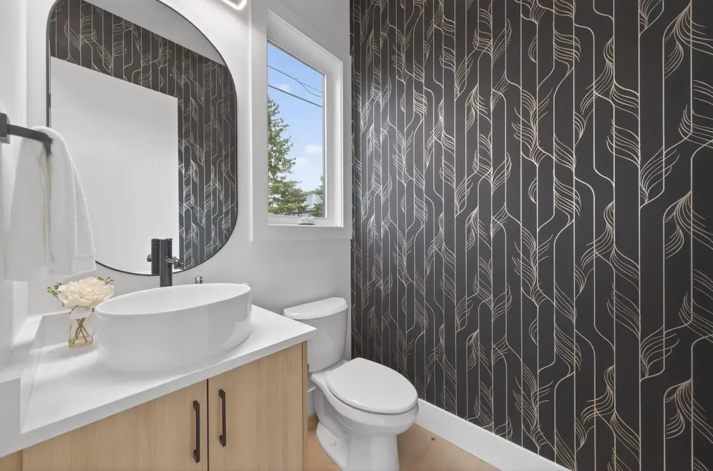 2333 24 Avenue SW Calgary AB T2T 0Y5