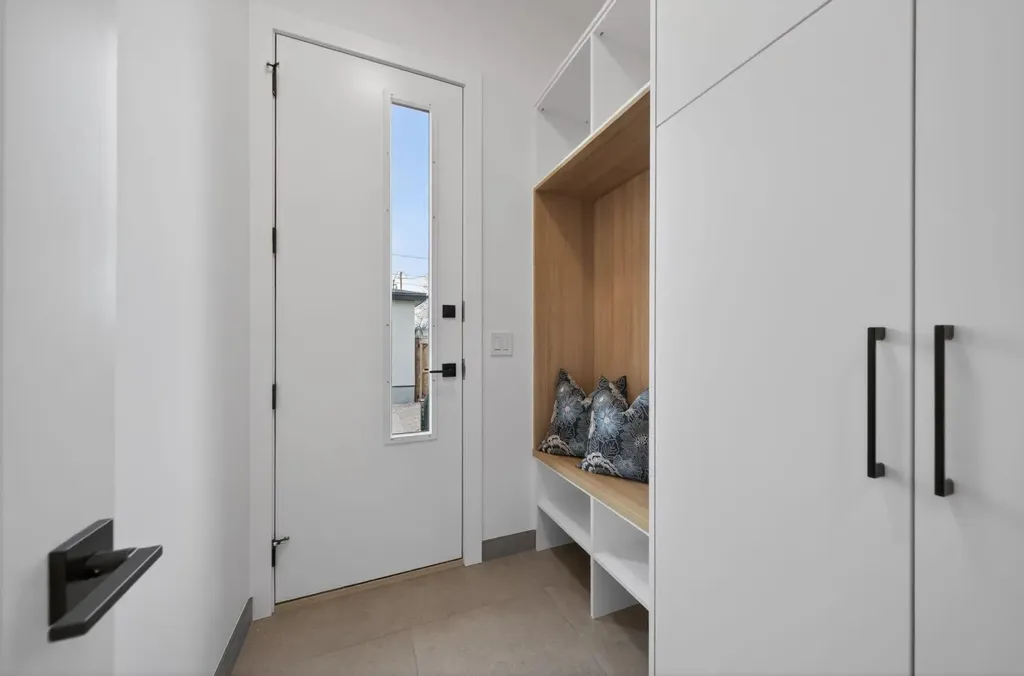 2333 24 Avenue SW Calgary AB T2T 0Y5