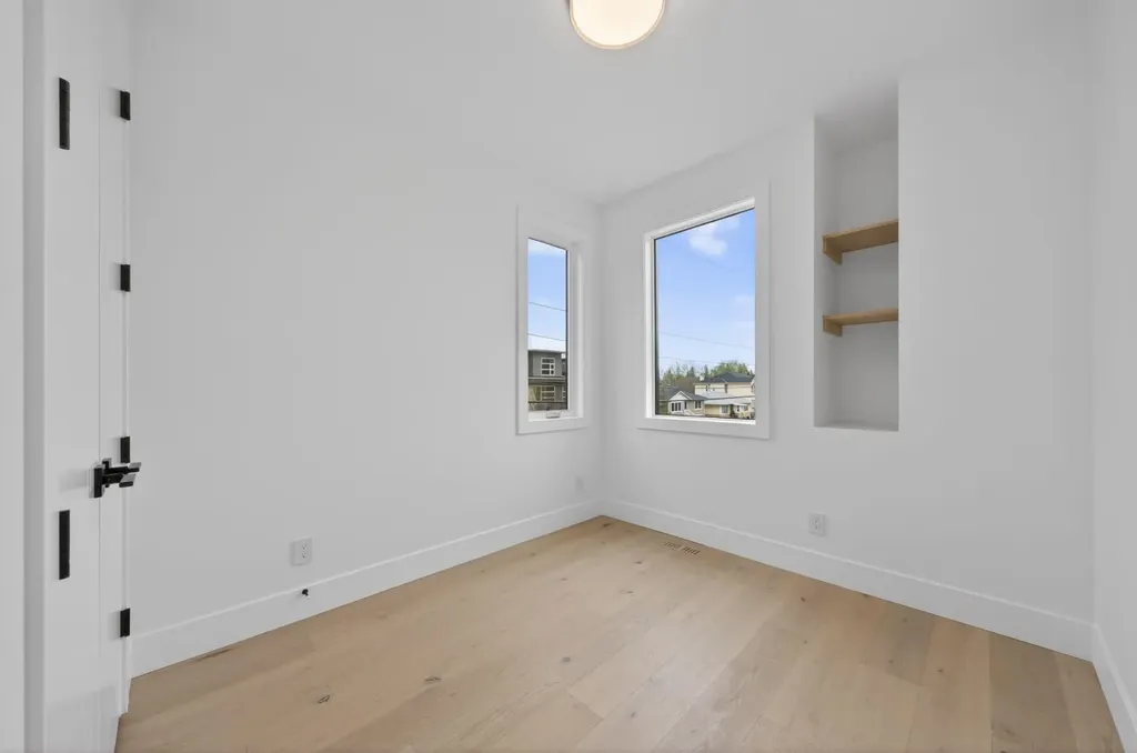 2333 24 Avenue SW Calgary AB T2T 0Y5