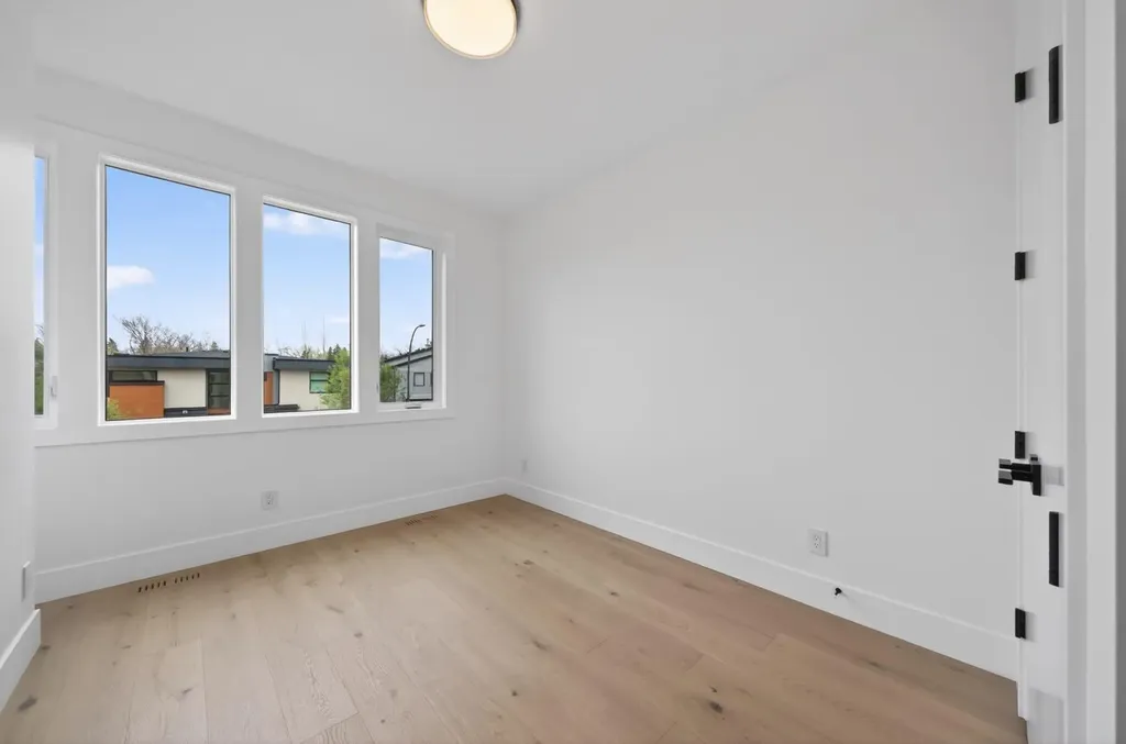 2333 24 Avenue SW Calgary AB T2T 0Y5