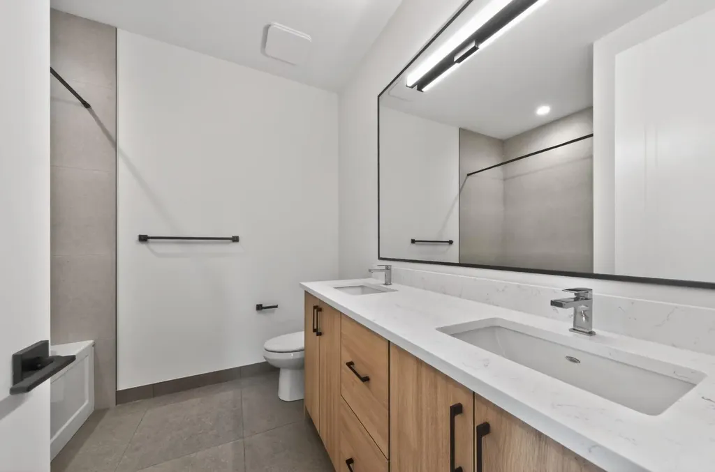 2333 24 Avenue SW Calgary AB T2T 0Y5