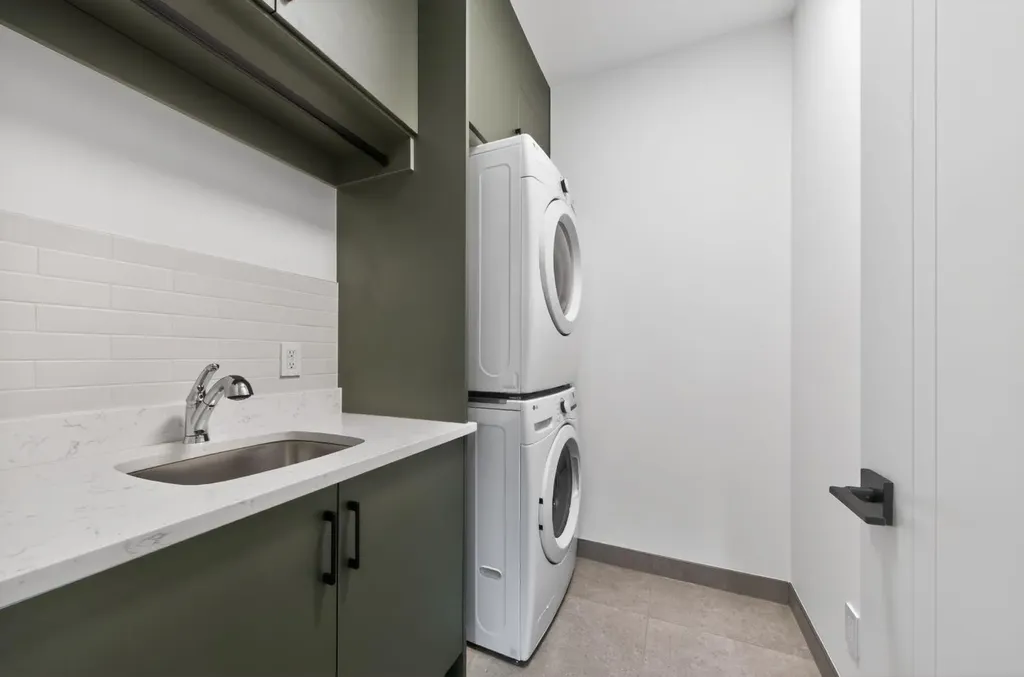 2333 24 Avenue SW Calgary AB T2T 0Y5