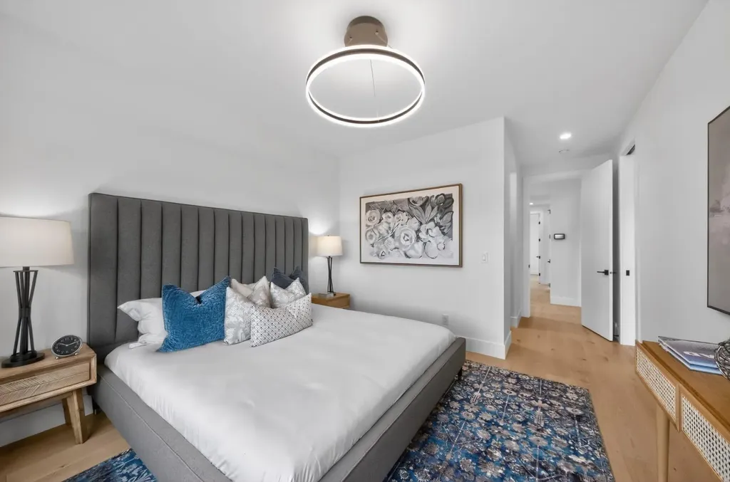 2333 24 Avenue SW Calgary AB T2T 0Y5