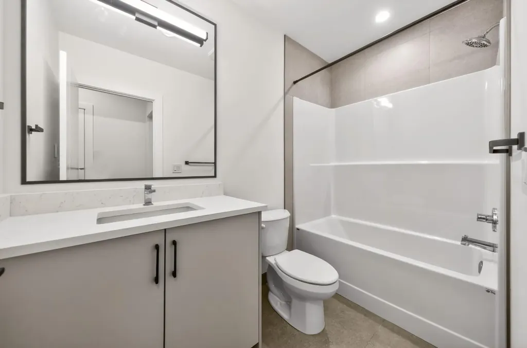 2333 24 Avenue SW Calgary AB T2T 0Y5