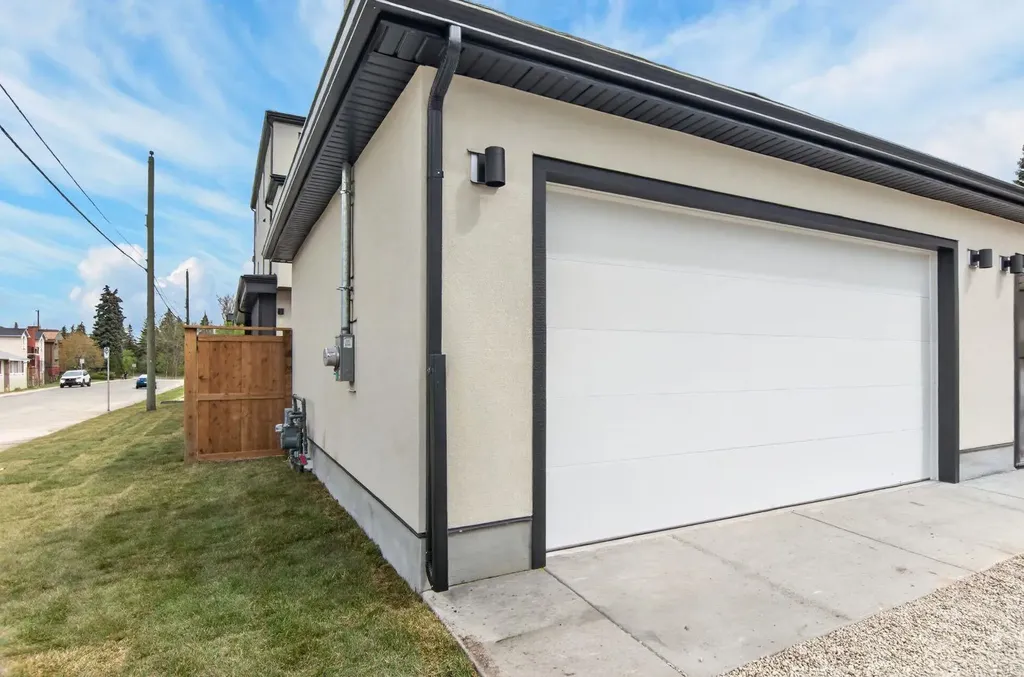 2333 24 Avenue SW Calgary AB T2T 0Y5