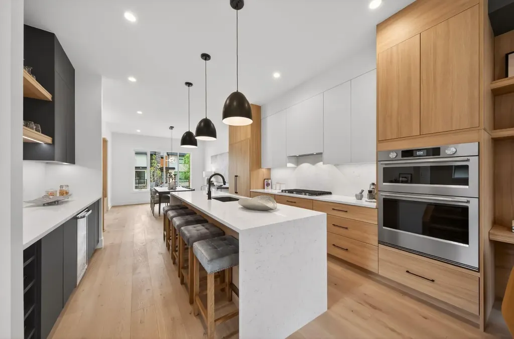 2333 24 Avenue SW Calgary AB T2T 0Y5