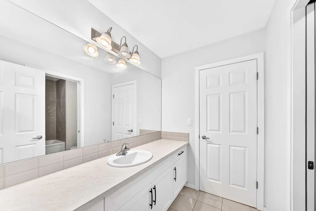 113 Cityspring Manor NE Calgary AB T3N1Z8