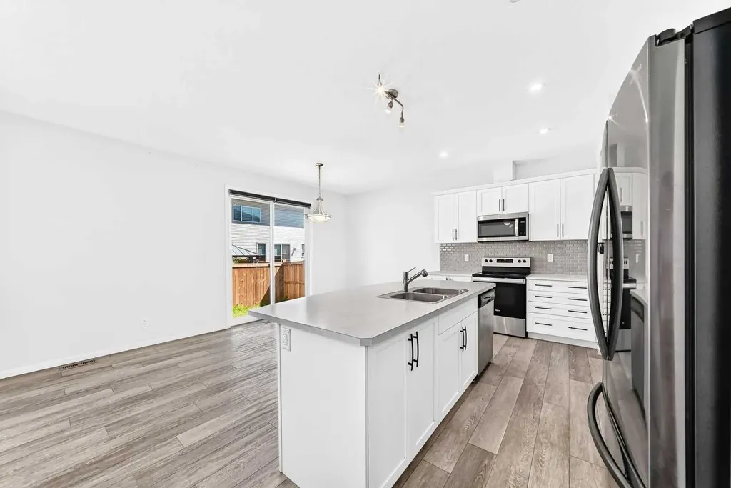 113 Cityspring Manor NE Calgary AB T3N1Z8