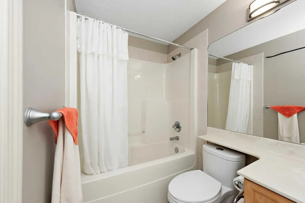 131 Invermere Close Chestermere AB T1X1L3