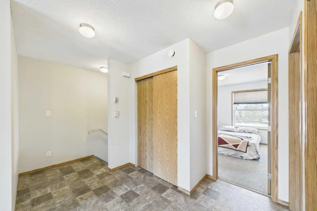 20 Jacobs Close Red Deer AB T4P4E1