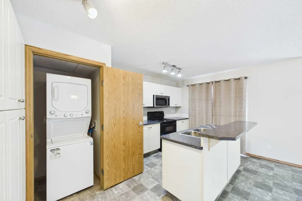 20 Jacobs Close Red Deer AB T4P4E1