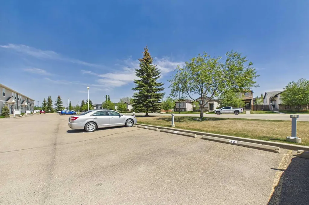 20 Jacobs Close Red Deer AB T4P4E1