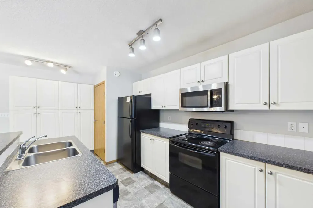 20 Jacobs Close Red Deer AB T4P4E1
