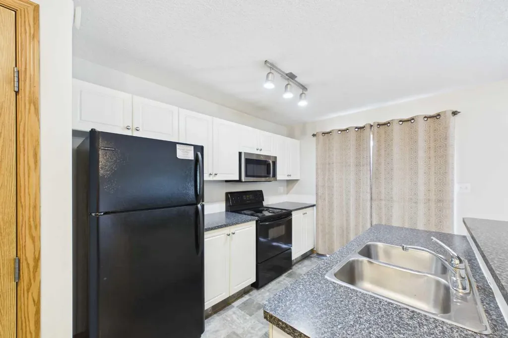 20 Jacobs Close Red Deer AB T4P4E1