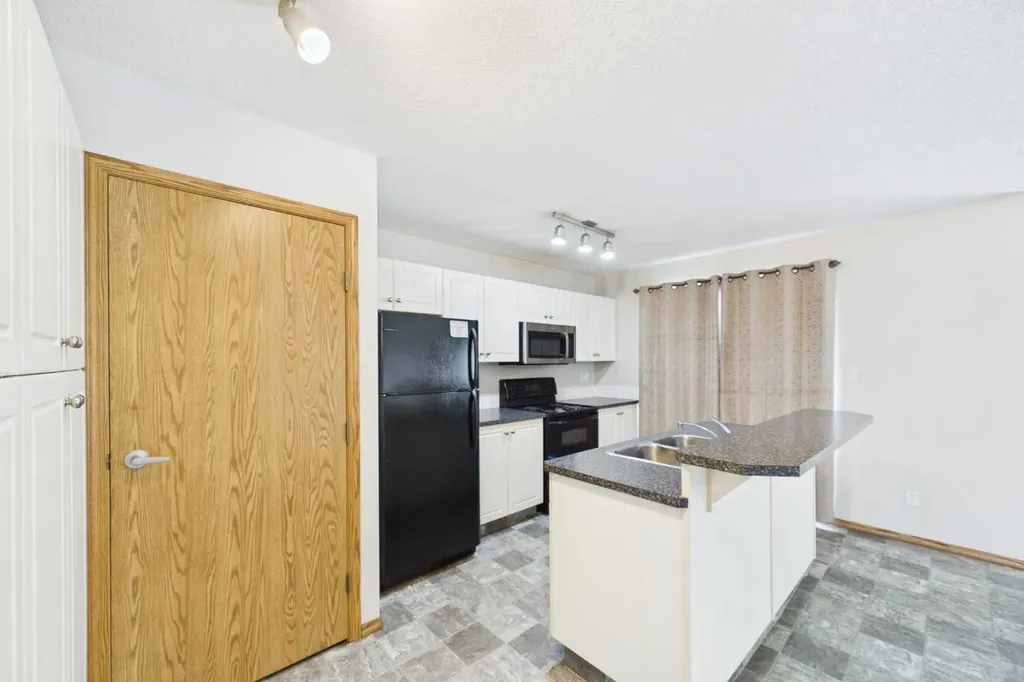 20 Jacobs Close Red Deer AB T4P4E1