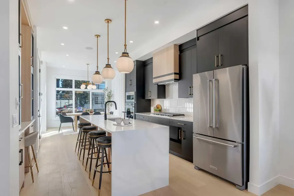614 22 Avenue NE Calgary AB T2E 1V2