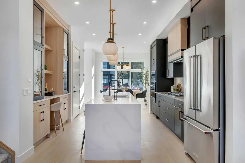 614 22 Avenue NE Calgary AB T2E 1V2