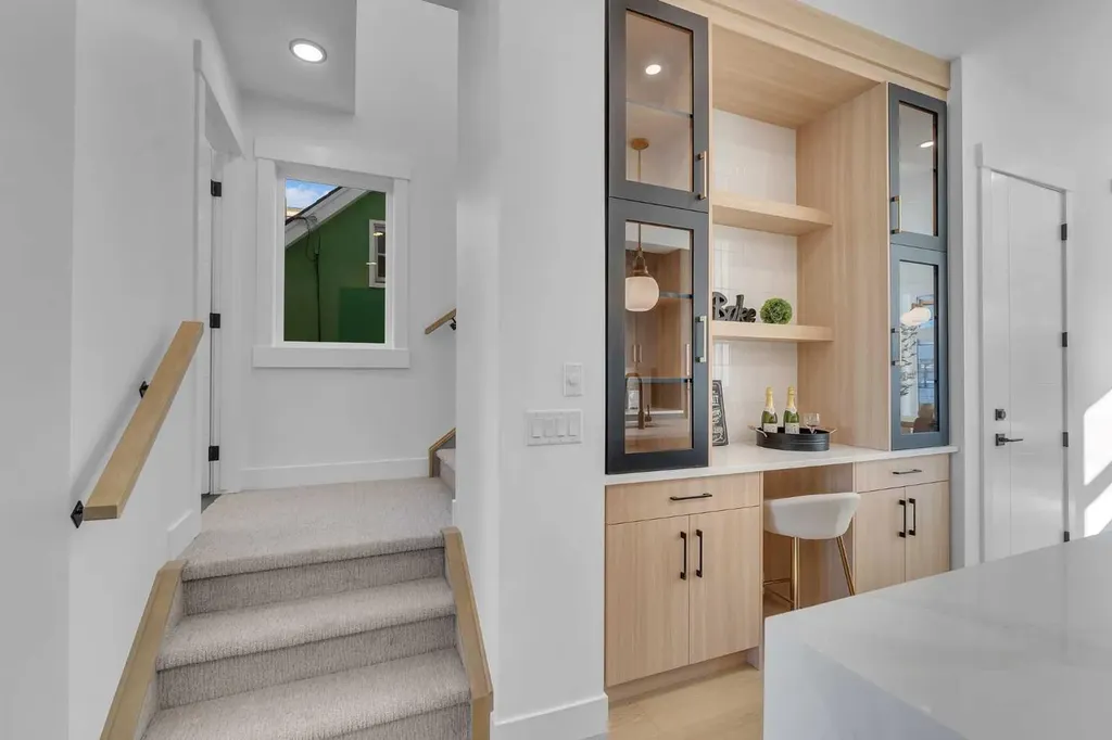 614 22 Avenue NE Calgary AB T2E 1V2