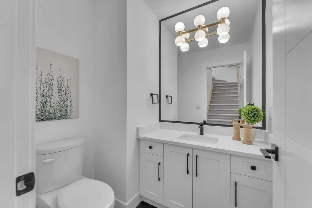 614 22 Avenue NE Calgary AB T2E 1V2
