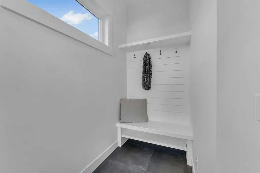 614 22 Avenue NE Calgary AB T2E 1V2