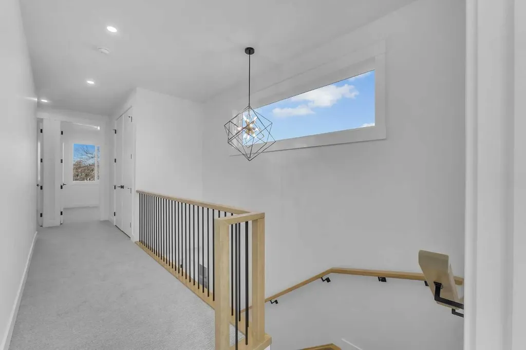 614 22 Avenue NE Calgary AB T2E 1V2