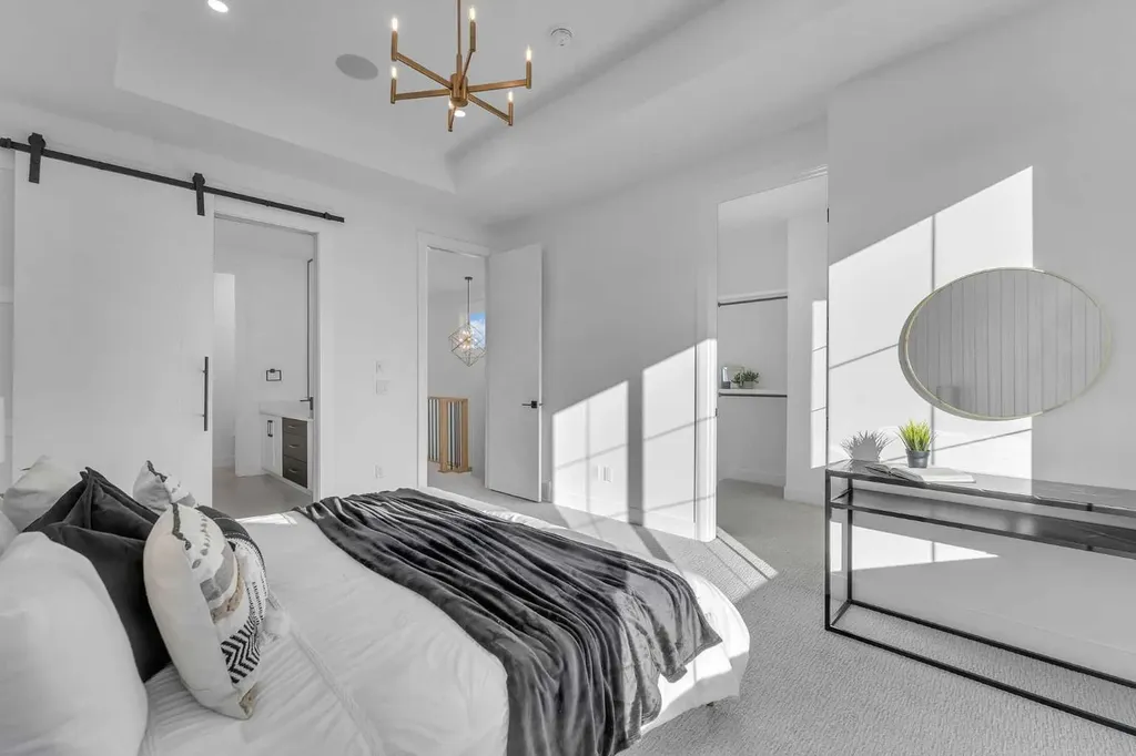 614 22 Avenue NE Calgary AB T2E 1V2