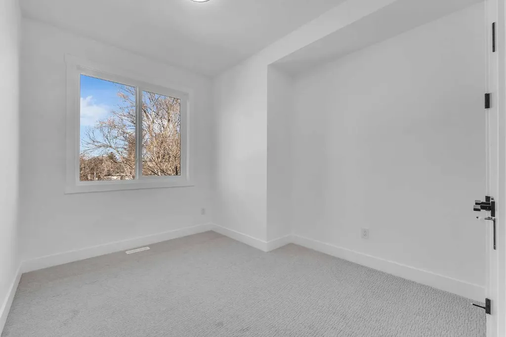 614 22 Avenue NE Calgary AB T2E 1V2