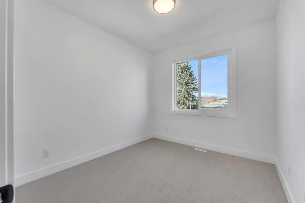 614 22 Avenue NE Calgary AB T2E 1V2