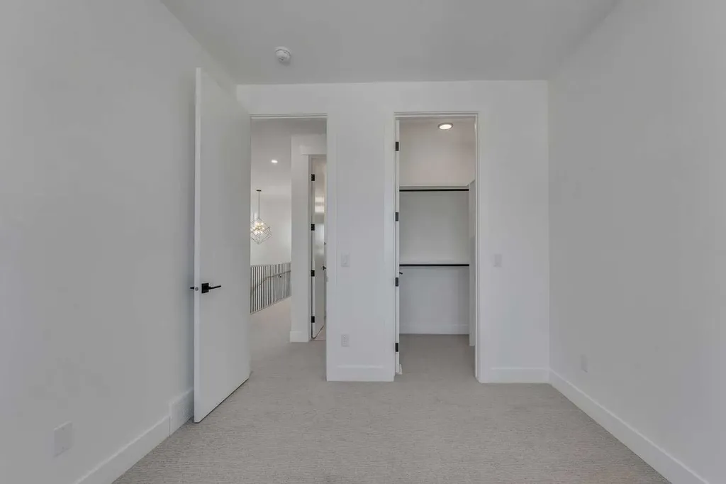 614 22 Avenue NE Calgary AB T2E 1V2