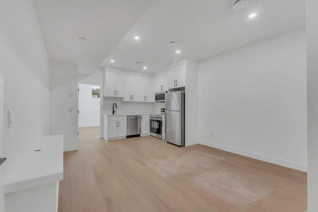 614 22 Avenue NE Calgary AB T2E 1V2