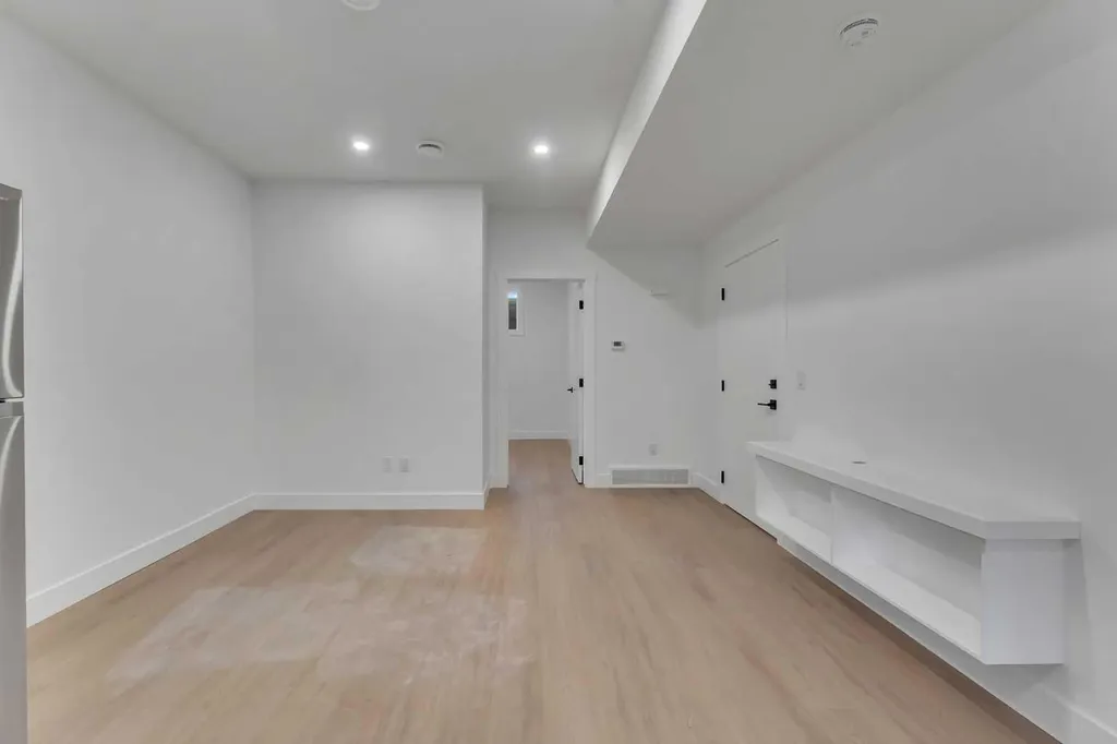 614 22 Avenue NE Calgary AB T2E 1V2