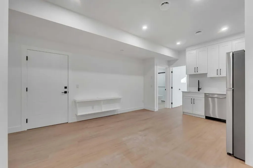 614 22 Avenue NE Calgary AB T2E 1V2