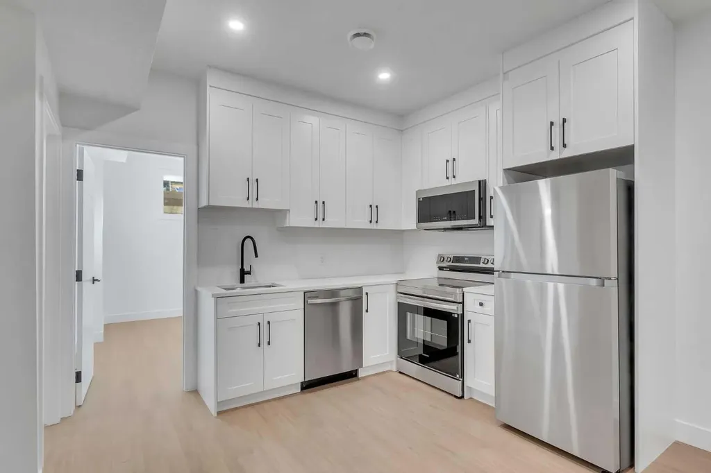 614 22 Avenue NE Calgary AB T2E 1V2