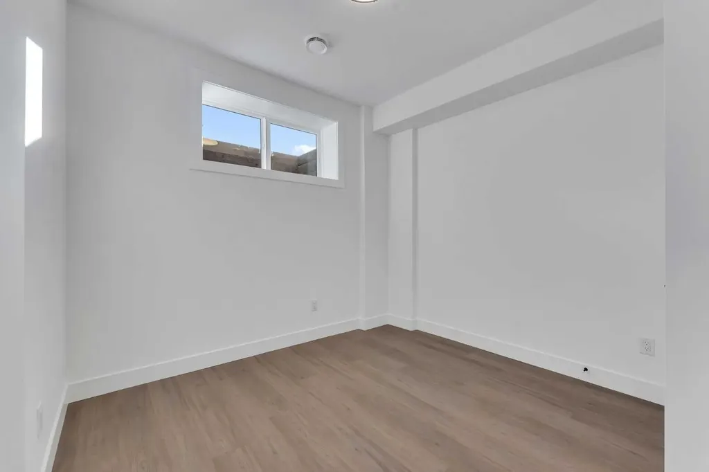 614 22 Avenue NE Calgary AB T2E 1V2