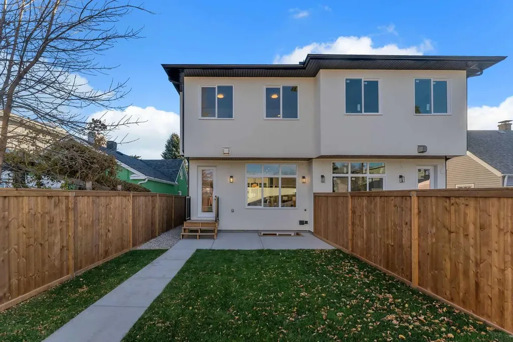 614 22 Avenue NE Calgary AB T2E 1V2