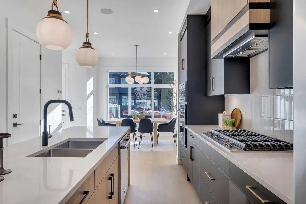 614 22 Avenue NE Calgary AB T2E 1V2