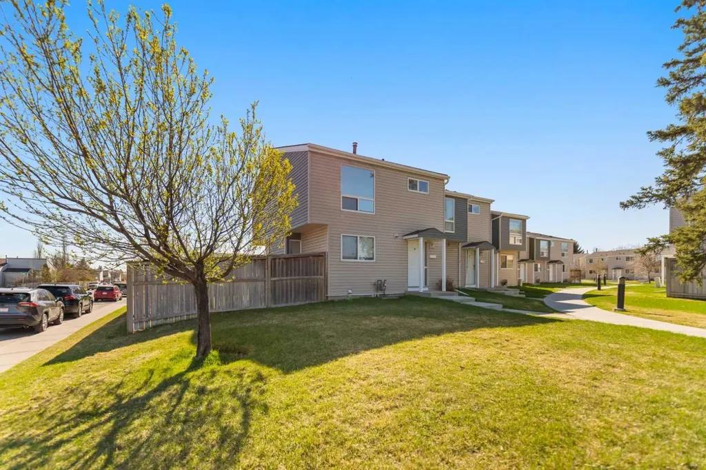 5425 Pensacola Crescent SE Calgary AB T2A 2G7